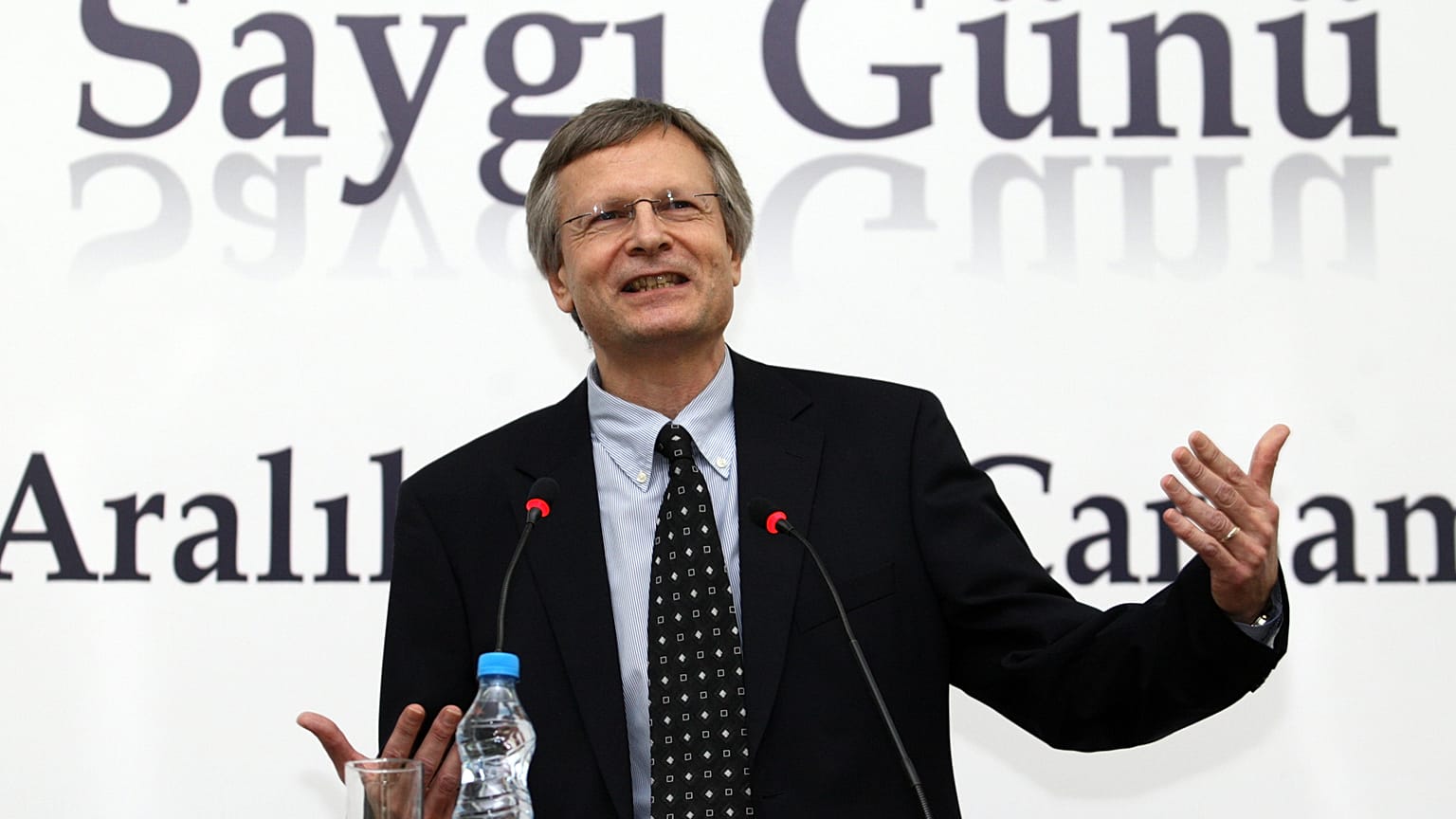 Prof. Dr. DANI RODRIK