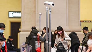 Caméras thermiques installées en gare de Wuhan, le 21 janvier