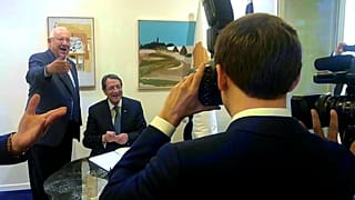 O Εμμανουέλ Μακρόν φωτογραφίζει τους προέδρους Κύπρου και Ισραήλ