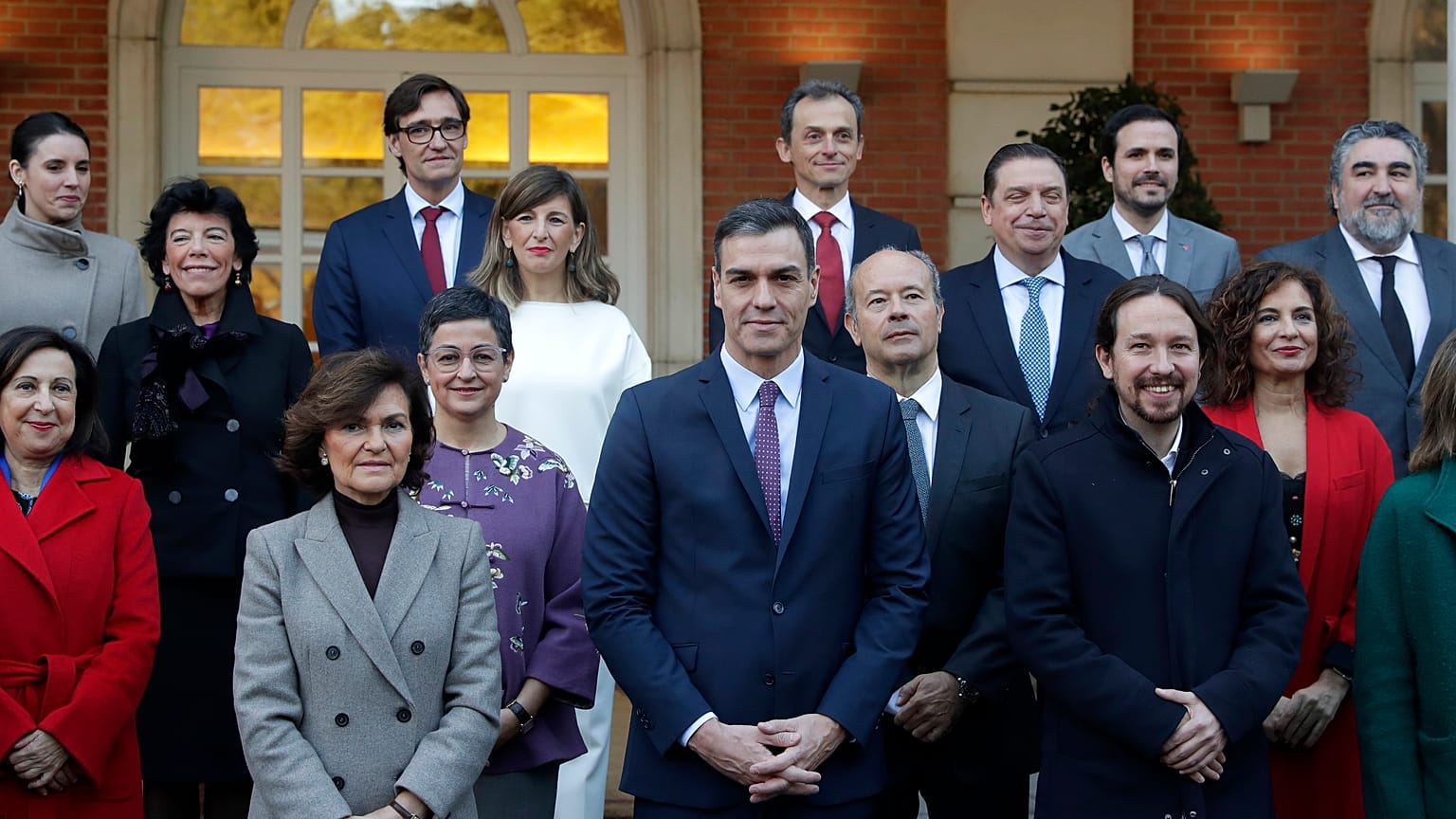 El Gobierno pacta con patronal y sindicatos una subida del salario mínimo hasta los 950 euros al mes