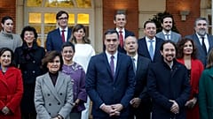 El Gobierno pacta con patronal y sindicatos una subida del salario mínimo hasta los 950 euros al mes