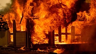Buschfeuer in Australien zerstören ein Haus 