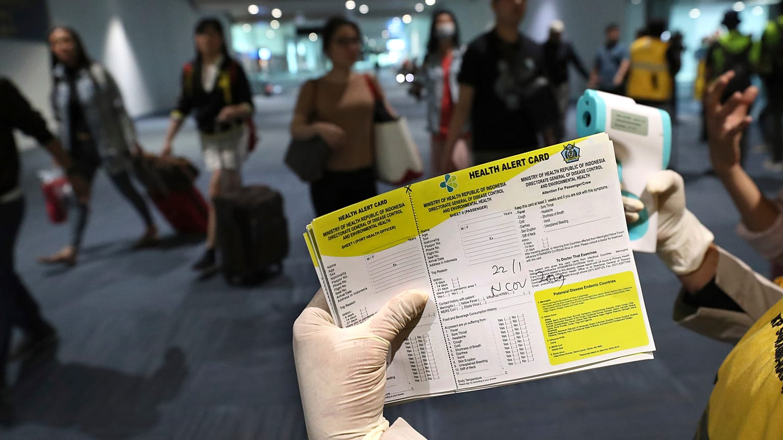 Duas pessoas que viajaram da China para França estão infetadas e internadas em isolamento