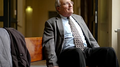 Efraim Zuroff, el principal cazador de nazis del Centro Simon Wiesenthal durante una entrevista televisiva en el tribunal penal de Hamburgo, el jueves 17 de octubre de 2019.