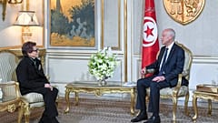 الرئيس التونسي قيس سعيد يكرم المناضلة الجزائرية جميلة بوحيرد