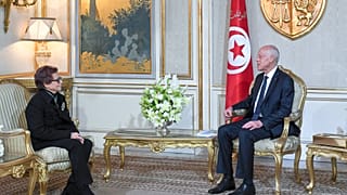 الرئيس التونسي قيس سعيد يكرم المناضلة الجزائرية جميلة بوحيرد