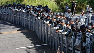 Messico, la "carovana dei migranti" sfonda il confine con il Guatemala: bloccata nel Chiapas