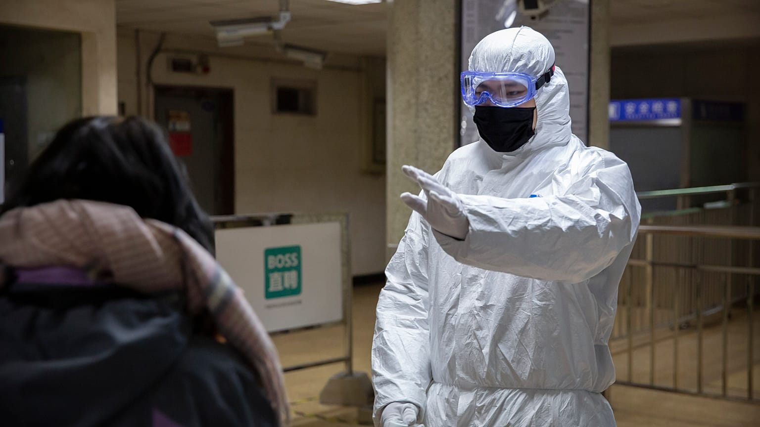 China declara el nivel máximo de alerta sanitaria en Pekín y Shangái