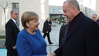 الطيب رجب أردوغان خلال إستقباله للمستشارة الألمانية أنجيلا ميركل لتدشين الجامعة التركية الألمانية الجديدة