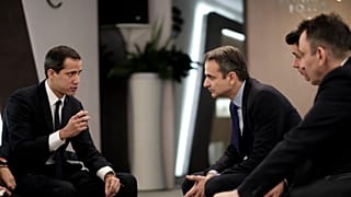 Συνάντηση Μητσοτάκη-Γκουαϊδό στο Νταβός