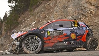 O Hyundai de Ott Tanak e Martin Järveoja ficou neste estado após o acidente