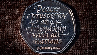 El Reino Unido presenta su nueva moneda conmemorativa en la recta final del brexit