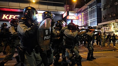 Hong Kong: Clashes on anniversary of snack stand dispute  