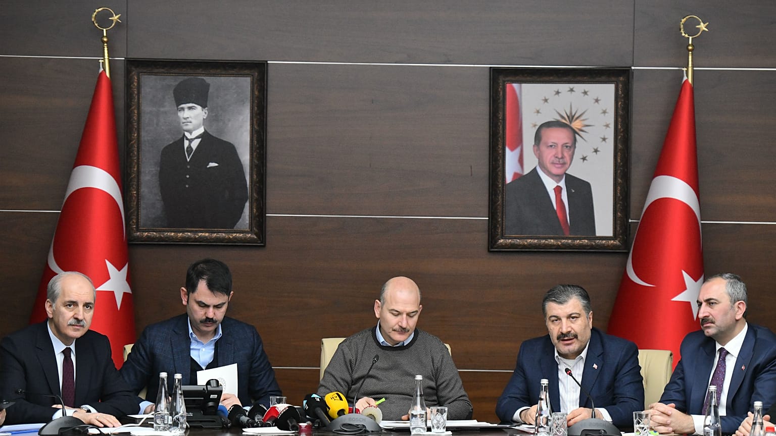 İçişleri Bakanı Süleyman Soylu, Sağlık Bakanı Fahettin Koca, Çevre ve Şehircilik Bakanı Murat Kurum ile Adalet Bakanı Adbulhamit Gül basın açıklaması yaptı
