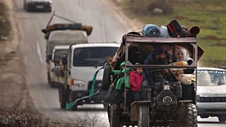 LKW-Kolonnen: Zahlreiche Menschen fliehen vor Angriffen in Idlib