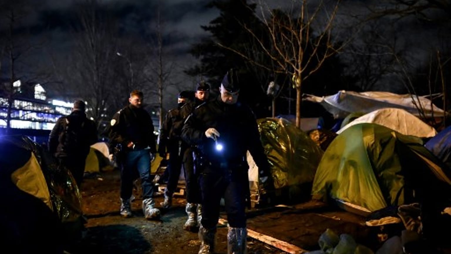 Εκκένωση καταυλισμού μεταναστών στο Παρίσι