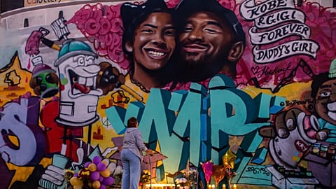 Kobe Bryant Fans trauern am Lakers Stadion