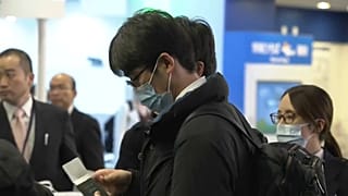 Κοροναϊός: Φεύγουν με τσάρτερ από την Γουχάν
