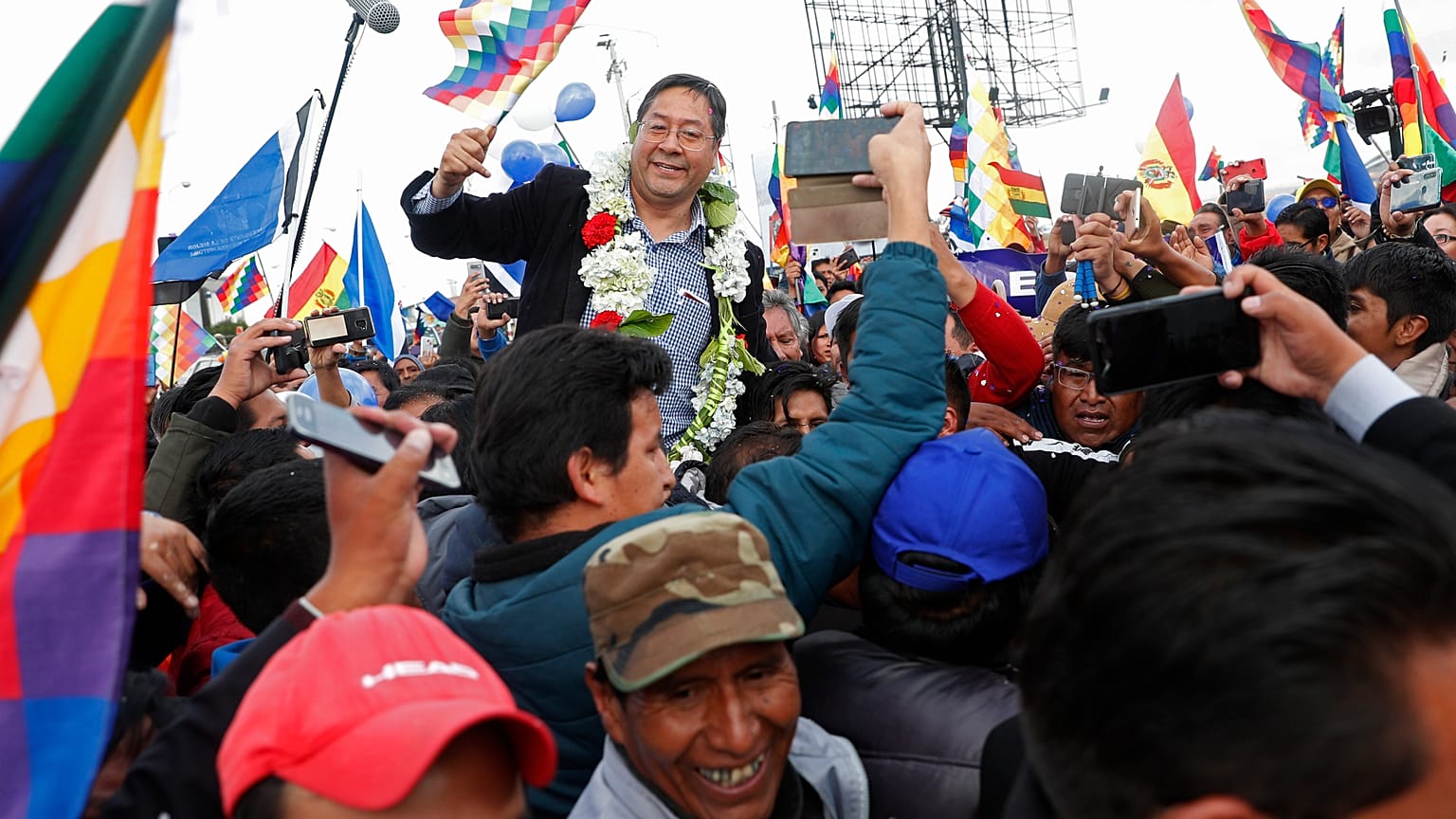 Luis Arce, el candidato de Evo Morales, a su llegada a Bolivia