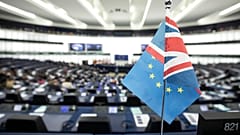 Флаги Великобритании и ЕС в Европарламенте. 