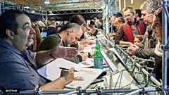 Des auteurs dédicacent leur ouvrage au festival international de la bande dessinée d'Angoulême, le 28 janvier 2017