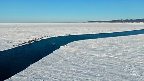 Hundreds of fisherman were stranded after the ice broke away