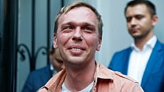 Корреспондент "Медузы" Иван Голунов вышел на свободу