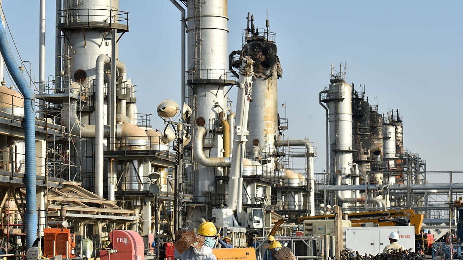 İran'ın desteklediği Yemen'deki Husiler, Saudi Aramco şirketini füzelerle vurdu