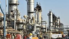 İran'ın desteklediği Yemen'deki Husiler, Saudi Aramco şirketini füzelerle vurdu