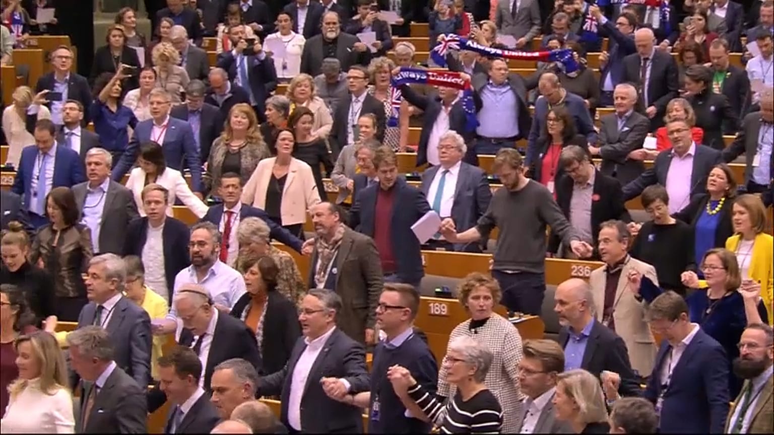621 Ja-Stimmen: EU-Parlament sagt Großbritannien goodbye