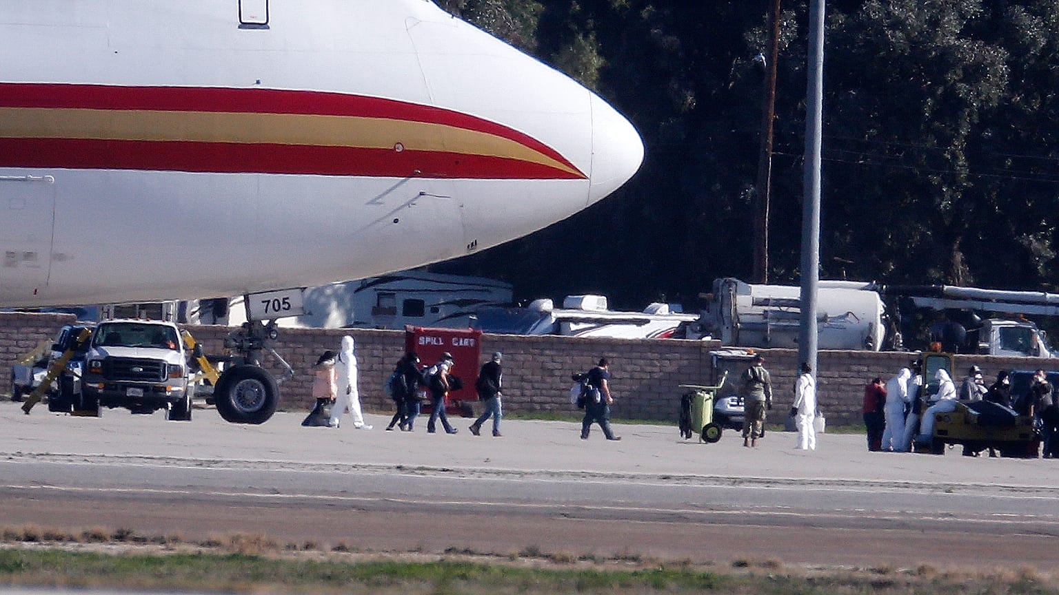 Çin'in Vuhan kentinden tahliye edilen ABD vatandaşları Kaliforniya'ya ulaştı
