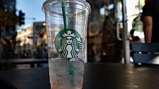 Starbucks koronavirüs nedeniyle Çin'deki 2 binden fazla şubesinde kepenk kapatıyor