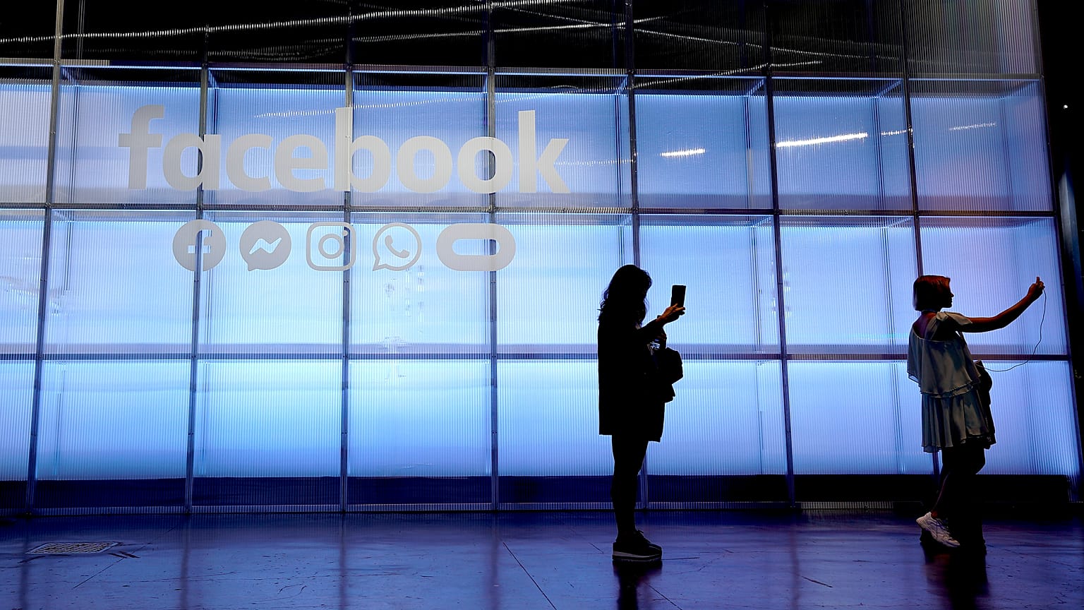 Facebook tarihinin en düşük büyüme hızına imza attı