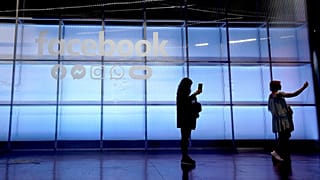 Facebook tarihinin en düşük büyüme hızına imza attı