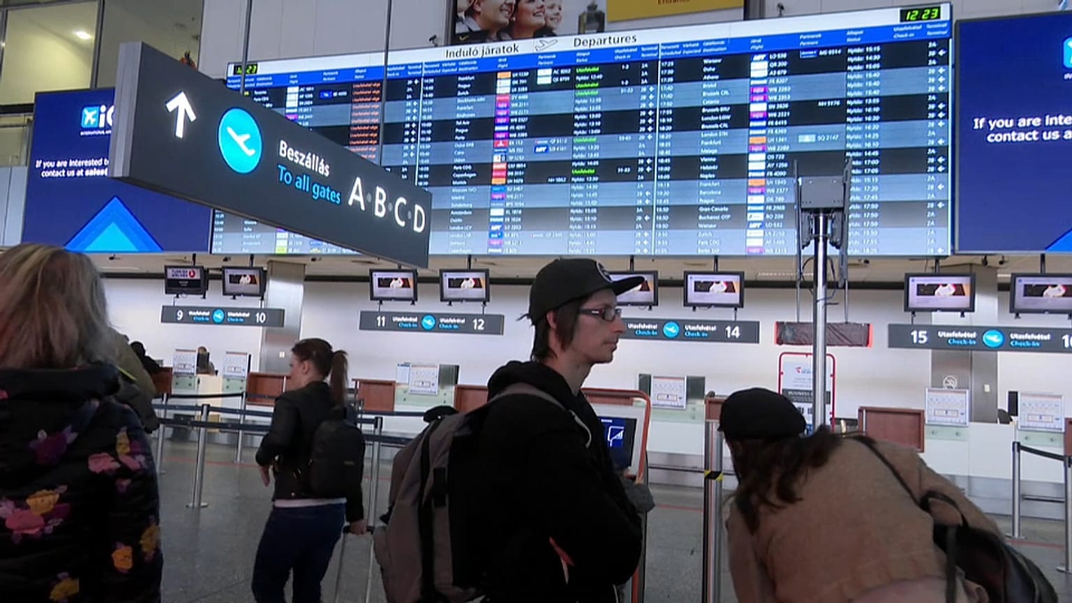 Aviões provenientes da China continuam a aterrar na Hungria