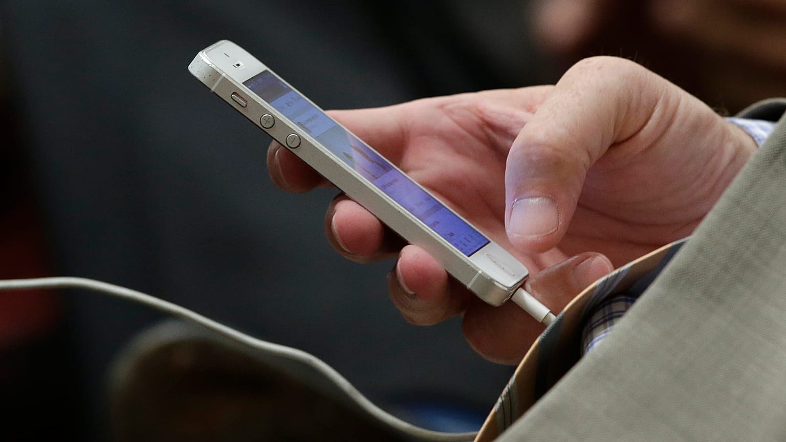 Akıllı telefonlara tek tip sarj girişi çağrısı