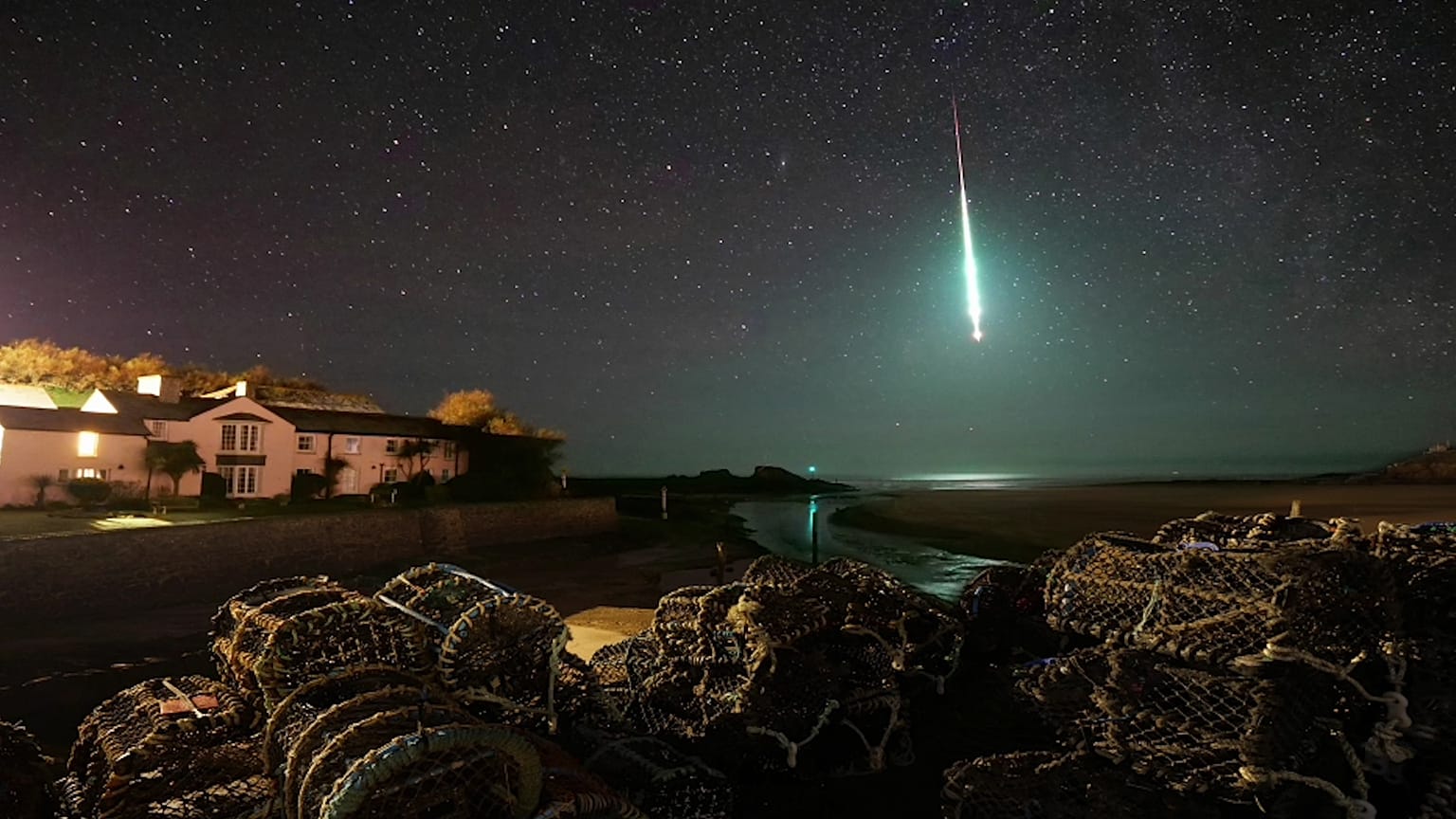 Fotoğrafçı Chris Small atmosfere giren bir gök taşını görüntüledi