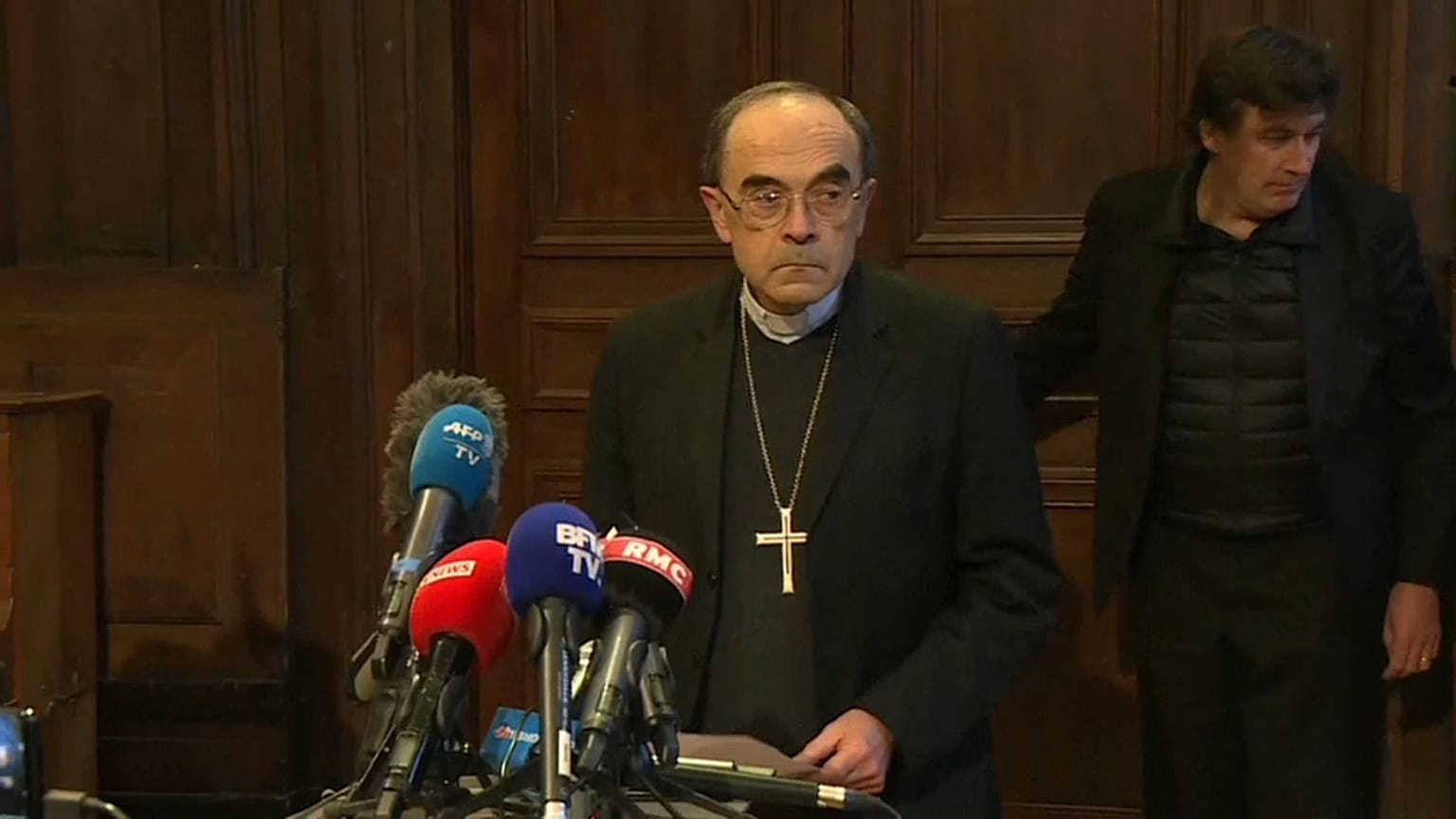 Pedofilia: non ha coperto gli abusi sessuali, assolto il cardinale Barbarin 