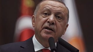 Ağırlaştırılmış müebbet hapis cezası bulunan 86 yaşındaki hükümlü Ahmet Turan Kılıç'ın kalan cezasının kaldırılmasına karar verdi