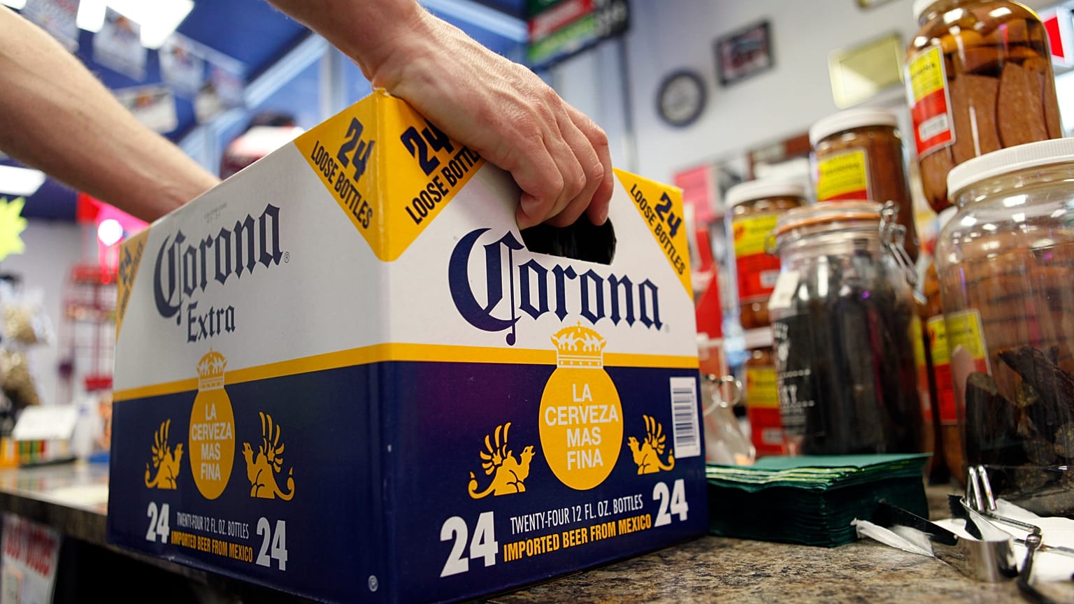 Новый смертоносный вирус связали с пивом Corona