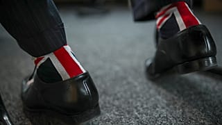 Nigel Farage megvillantja az Union Jacket az Európai Parlamentben