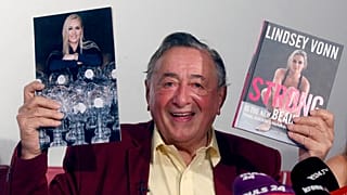 Lugner presents a photo and a book of former ski star Lindsey Vonn,