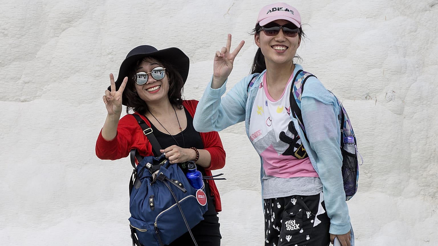 Pamukkale'yi ziyaret eden Çinli turistler