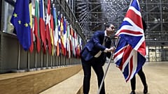 Ξεκινούν οι συνομιλίες για την εμπορική σχέση Βρετανίας-ΕΕ