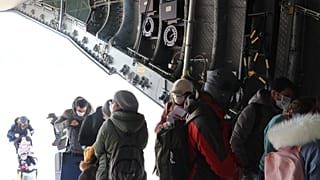 Çin'den tahliye edilen Türk vatandaşları