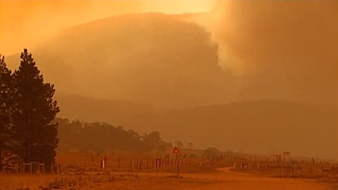 Wildfires threaten villages near the Australian capital Canberra 