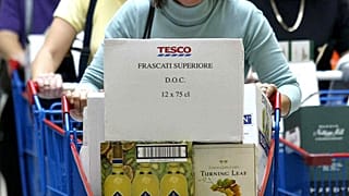 Brexit: Οι Βρετανοί «στοκάρουν» κρασιά από τη Γαλλία όσο προλαβαίνουν