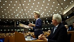 Kommissionspräsidentin Von der Leyen und Brexit-Chefunterhändler Barnier im EU-Parlament am Mittwoch