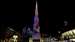 شاهد: برج خليفة يحيي ذكرى وفاة أسطورة كرة السلة الأمريكي براينت