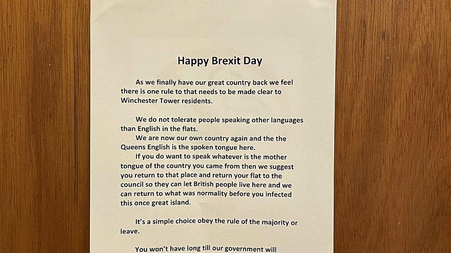Die Polizei in Norwich ermittelt wegen der "Happy Brexit Day"-Poster.